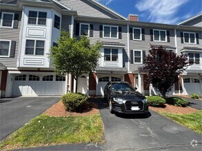 Building Photo - Updated Two-Bedroom Corner Townhouse in Lo...