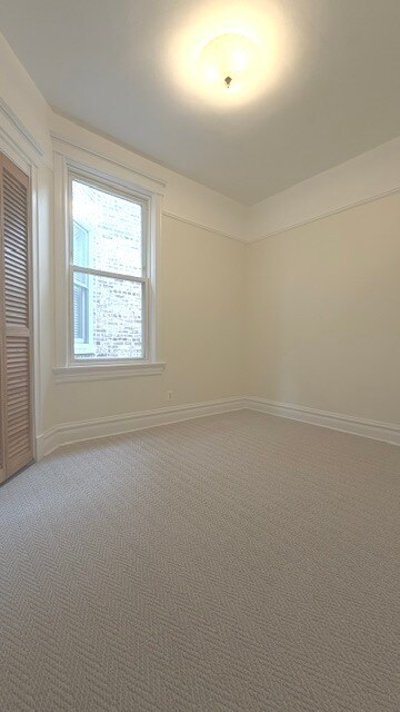 Building Photo - 4511 N Greenview Ave
