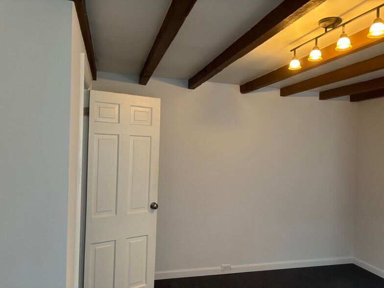 Building Photo - 423 Moyer St