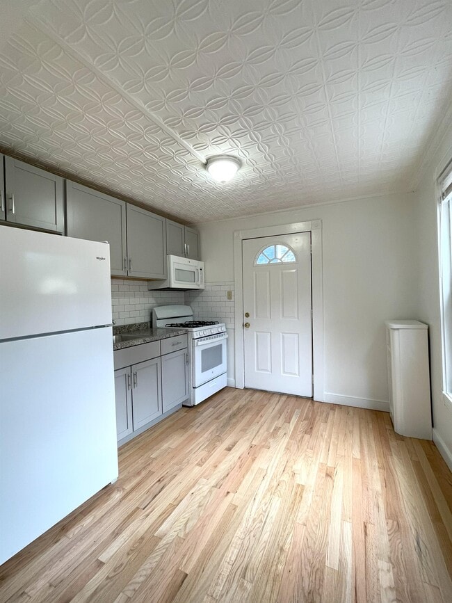 Building Photo - 108 Brookside Ave