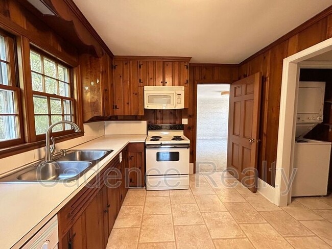 Building Photo - 1607 Azalea Dr