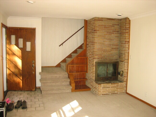 Building Photo - 2541 Burnham Rd
