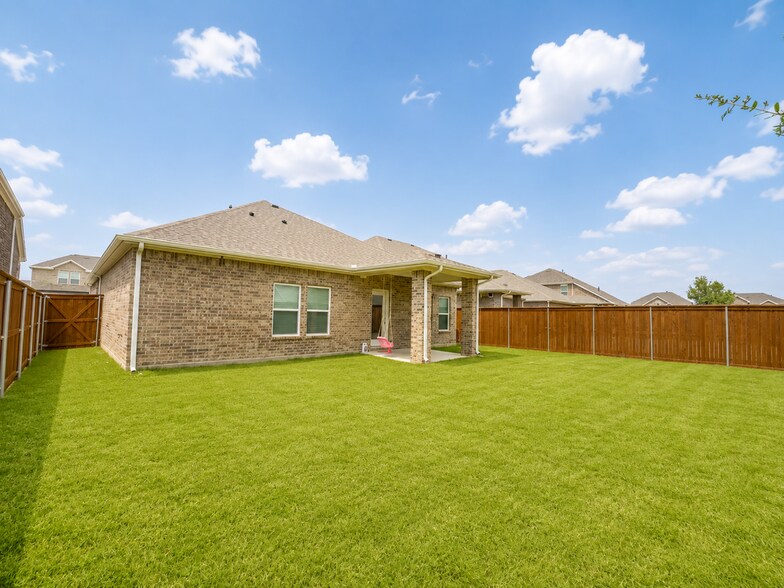 Building Photo - 631 Cari Ln