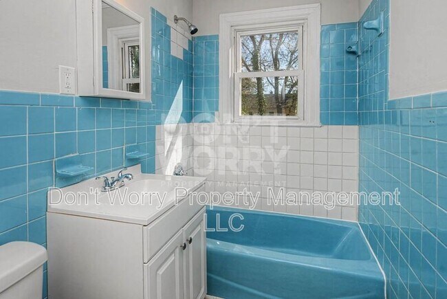 Building Photo - 1118 Duke St