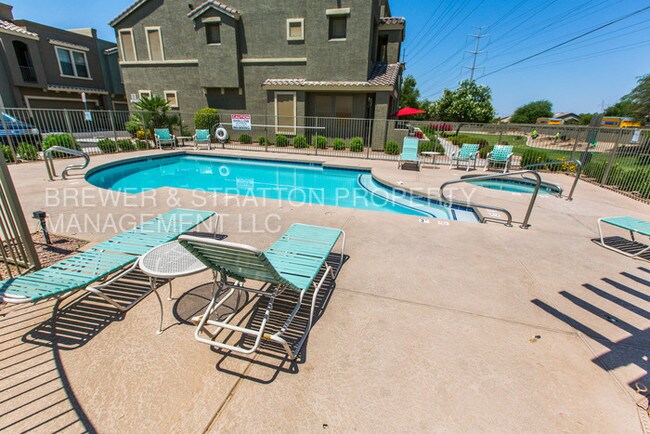 Building Photo - 6710 E University Dr