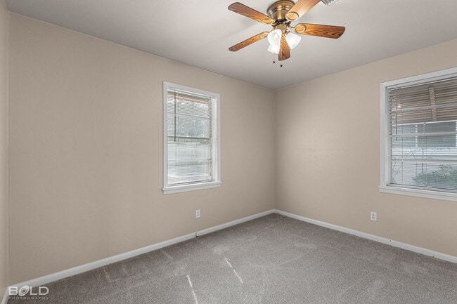 Building Photo - 1706 Shady Grove Dr