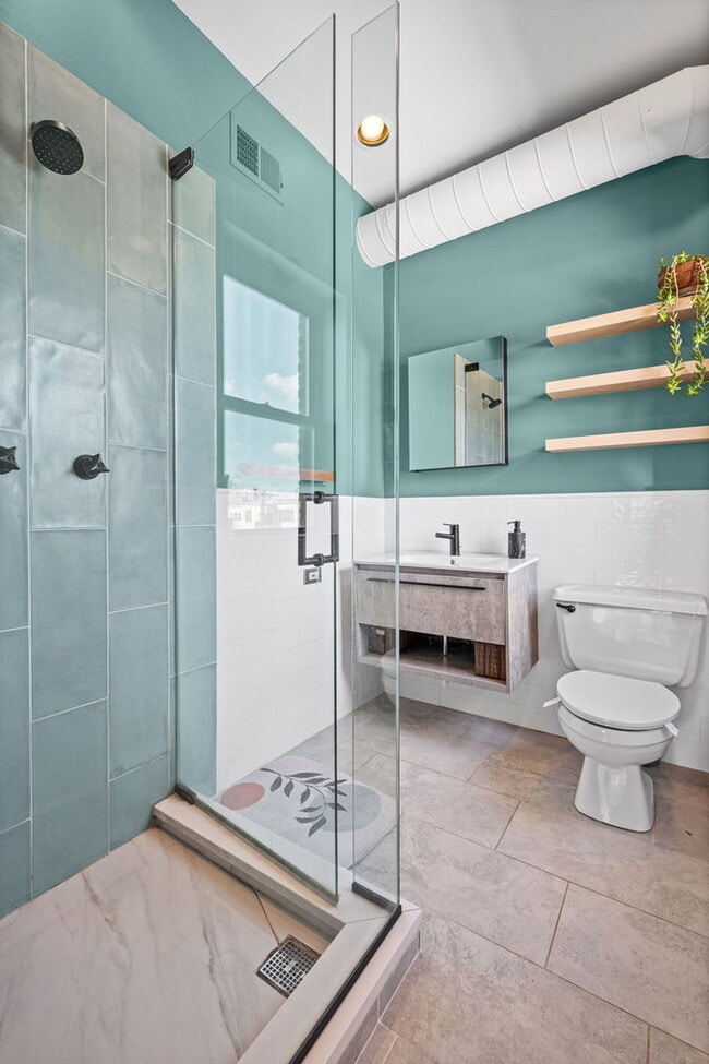 Building Photo - 1474 W Foster Ave