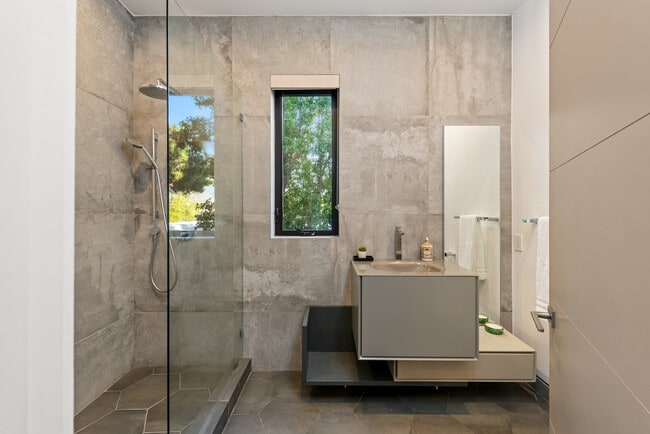 Building Photo - 623 N Edinburgh Ave