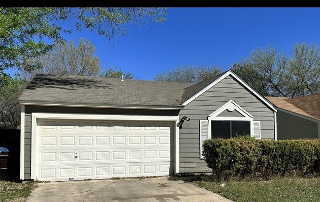 Primary Photo - 10019 Birch Field Dr