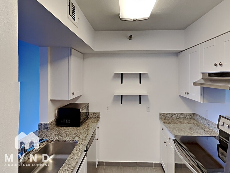 Building Photo - 2333 Feather Sound Dr
