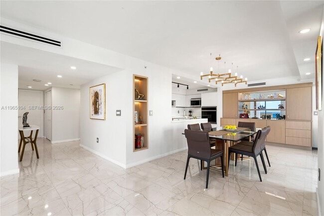 Building Photo - 5757 Collins Ave