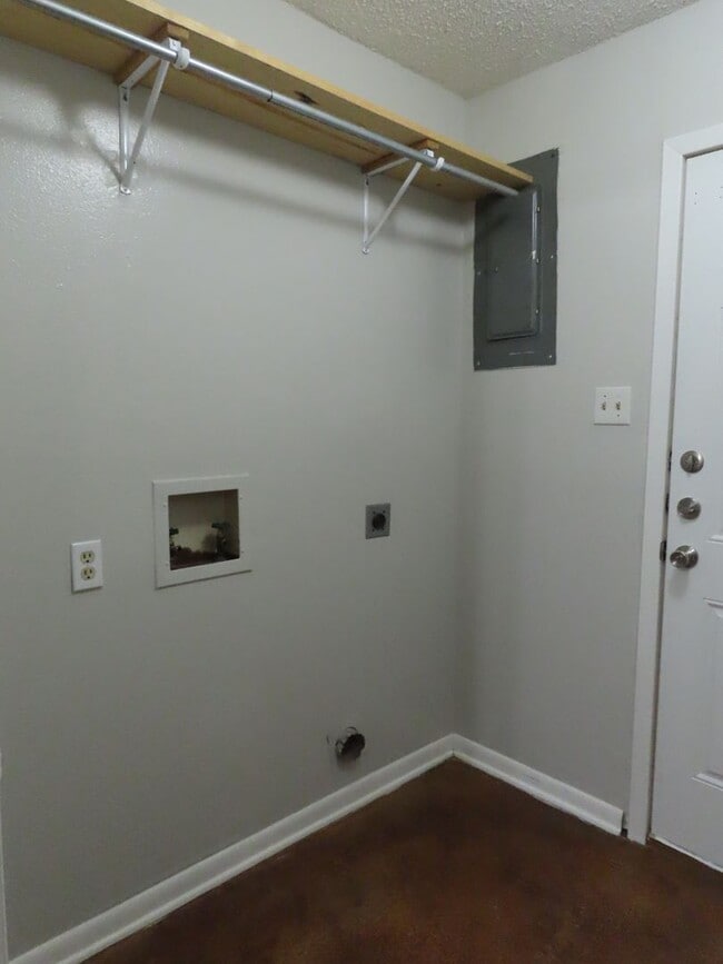 Building Photo - Cozy 2 Bedroom 1 Bath in Whitehouse