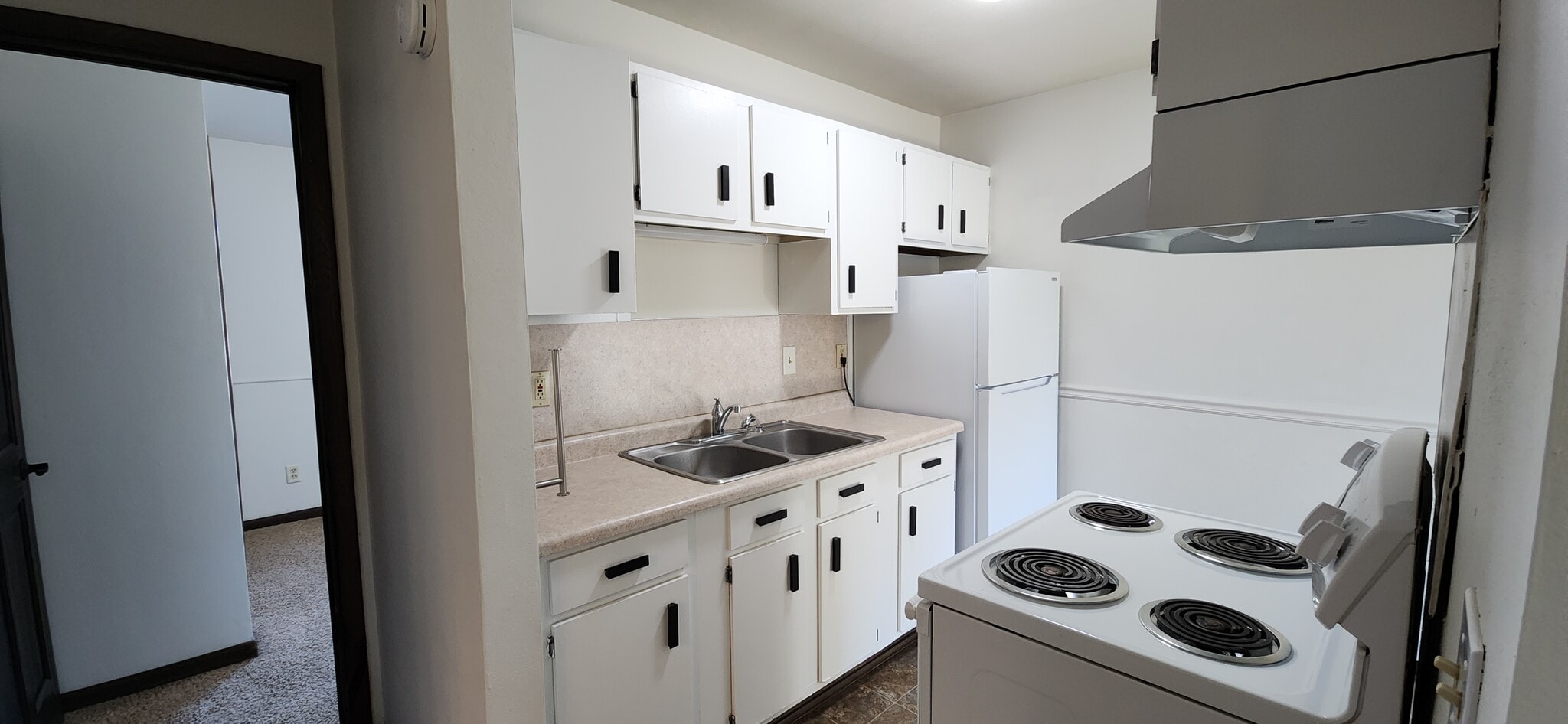 Building Photo - 625 9th St N