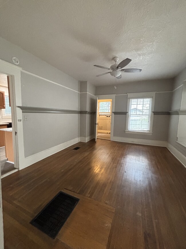 Building Photo - 347 Cottage Ave