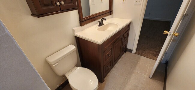 Building Photo - ALL PROSPECTIVE TENANTS MUST SUBMIT A ON LINE APPLICATION AND BE PRE-QUALIFIED PRIOR TO ANY SHOWI...