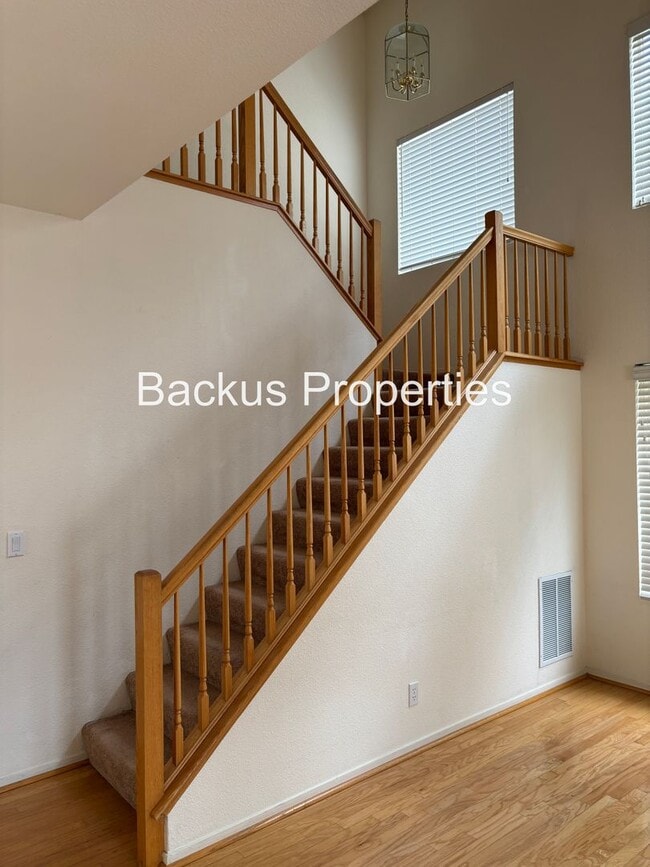 Building Photo - Great two-level home in Las Palmas II with scenic views