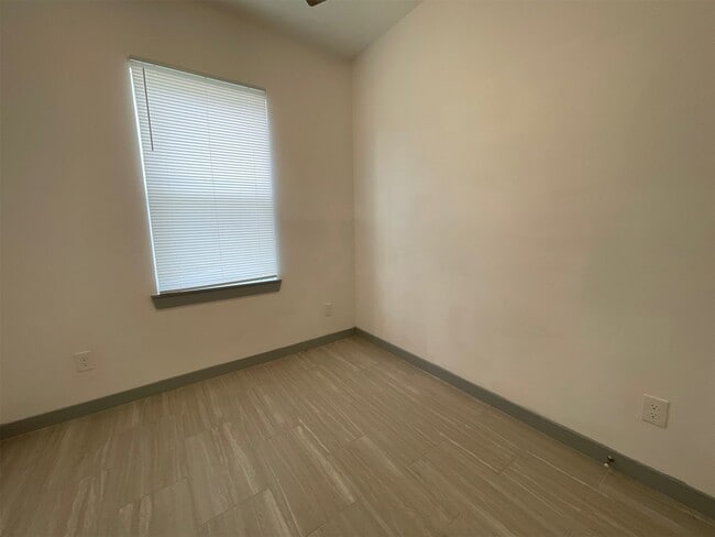 Building Photo - 5226 Ridgevan St