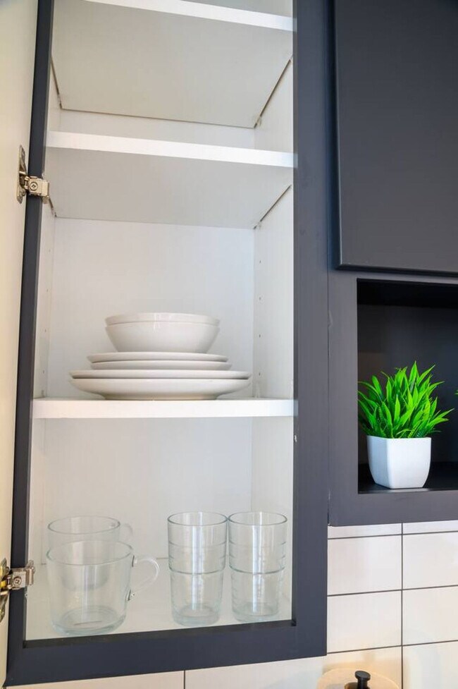 Building Photo - 701 Richmond Ave.