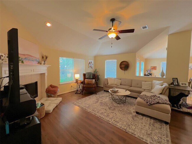 Building Photo - 24027 Floragate Dr