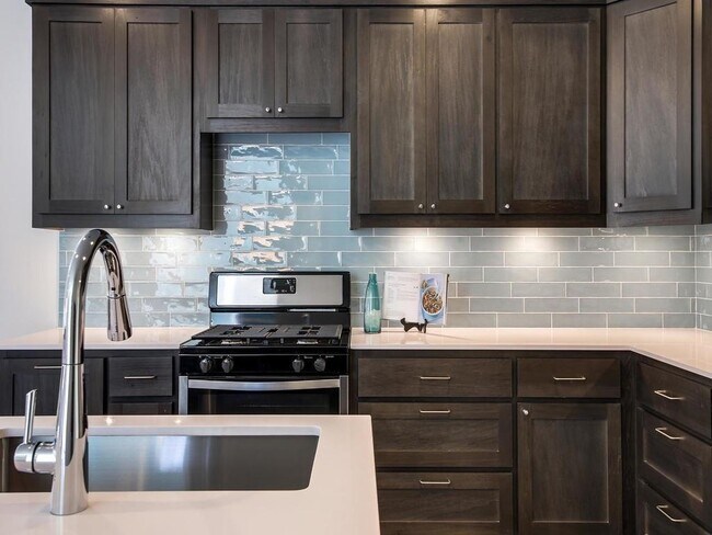 Building Photo - 5600 William Holland Ave