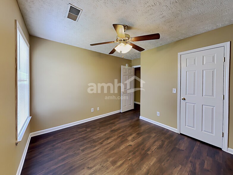 Building Photo - 6135 Steve Scarlett Pl