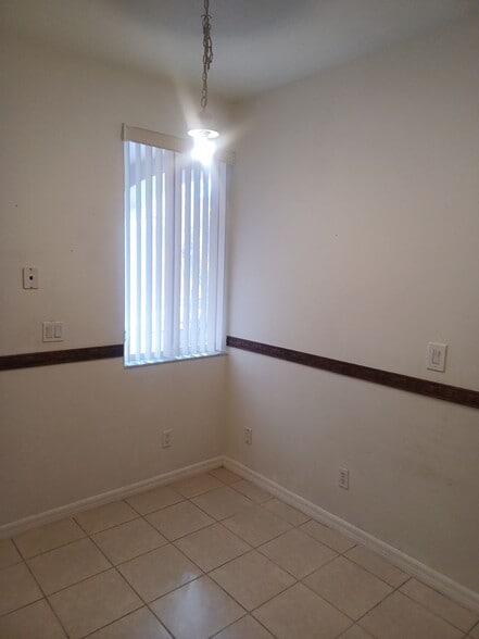 Building Photo - 3/2.5 Townhouse in a Family Friendly Community with Amenities Galore