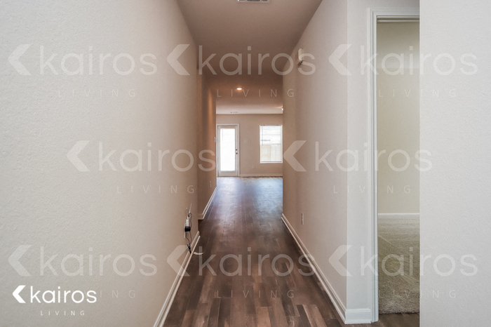 Building Photo - 15581 Briar Forest Dr