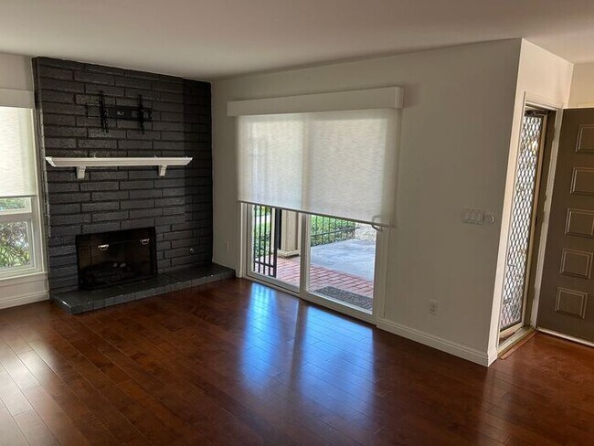 Building Photo - FANTASTIC 3BD TOWNHOUSE FOR LEASE!