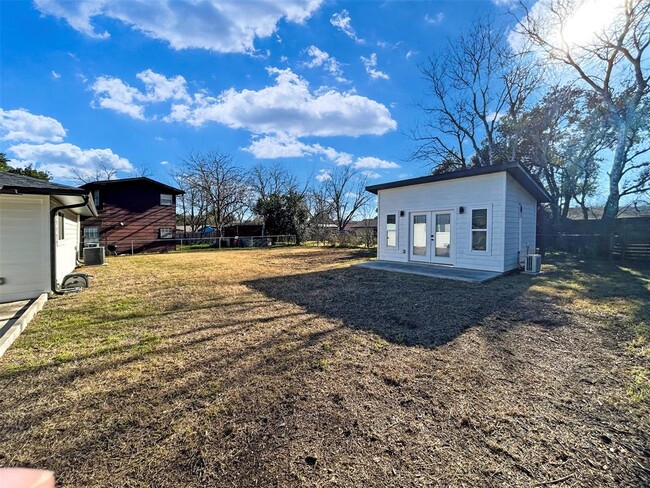 Building Photo - 1003 Emerald Wood Dr