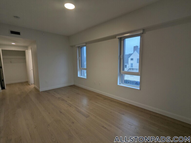 Building Photo - 55 Brighton Ave
