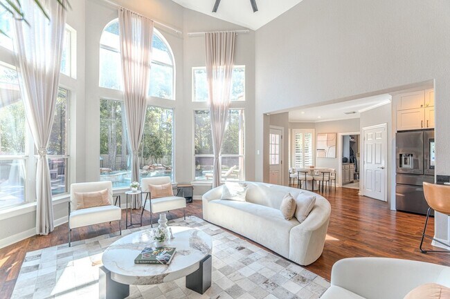 Building Photo - 2 Graylin Woods Pl