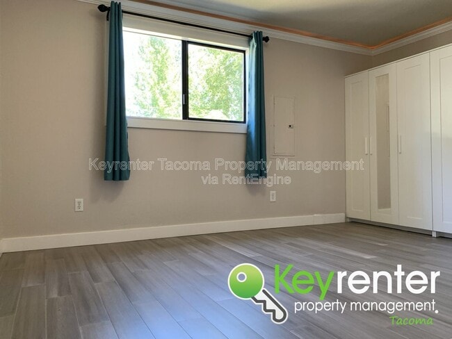 Building Photo - 1355 E 44th St