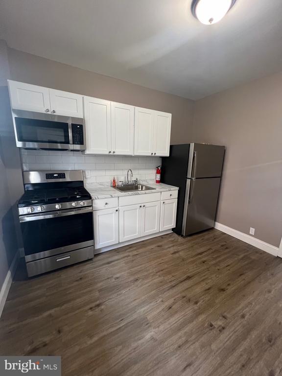 Building Photo - 2037 S 68th St