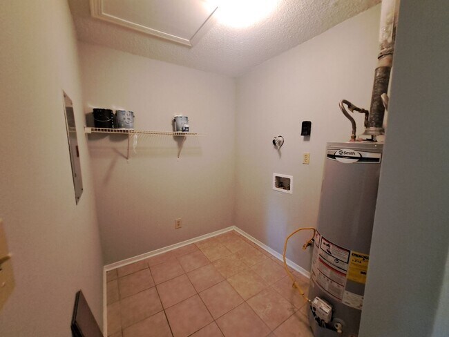 Building Photo - 6204 Forest Pines Dr