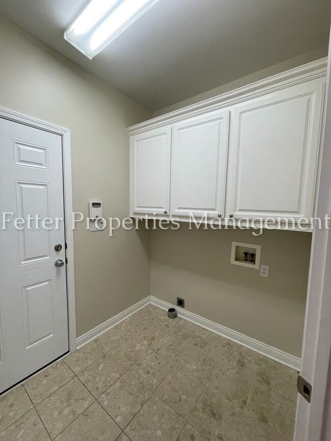 Building Photo - Gorgeous Northside Home