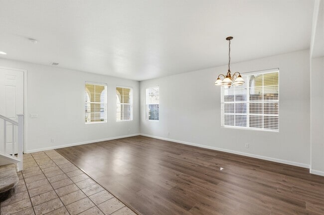 Building Photo - Seaview Ranch Neighborhood!