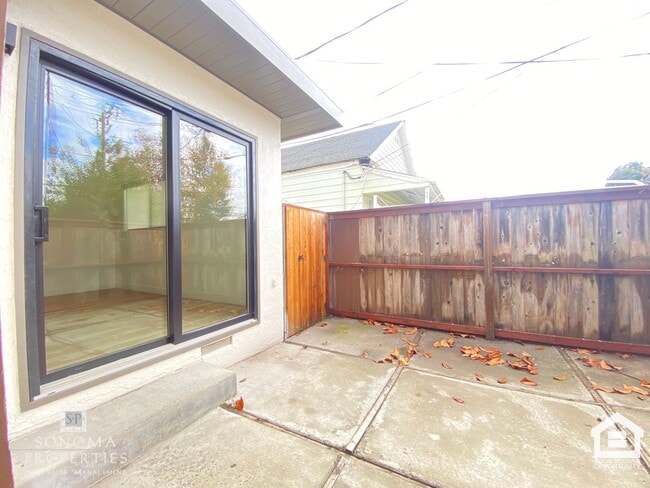 Building Photo - Modern Downstairs 2-Bedroom Unit Minutes from Sonoma Plaza