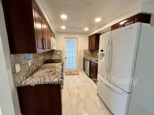 Building Photo - 5121 Dove Dr