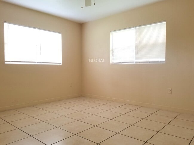 Building Photo - Charming 3-Bedroom Home with Spacious Back...
