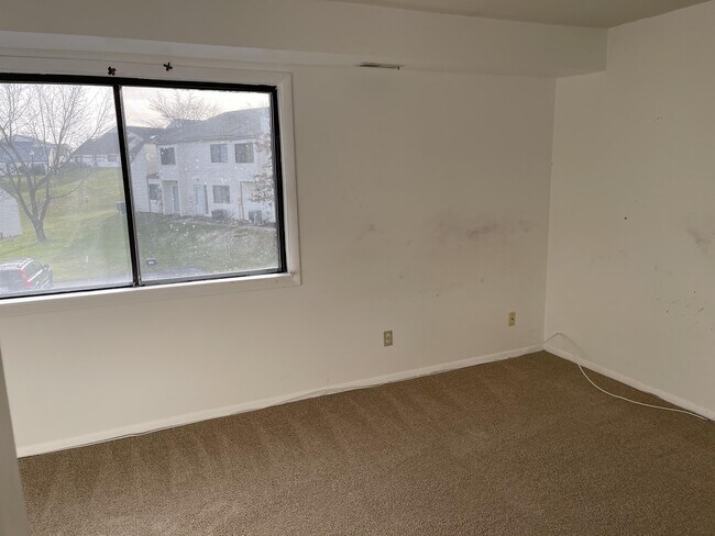 Building Photo - 1724 Crimson Tree Way