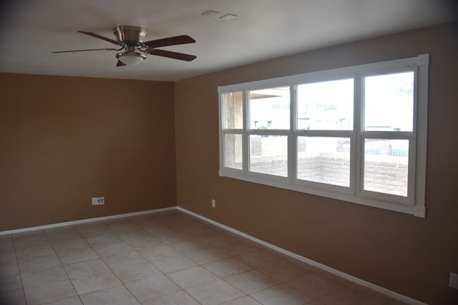 Building Photo - Awesome 5 Bed 2 Bath Home at ASU