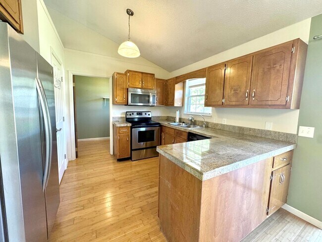 Building Photo - 5609 Landrum Dr