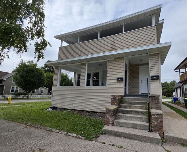 Primary Photo - 840 S Maple Ave