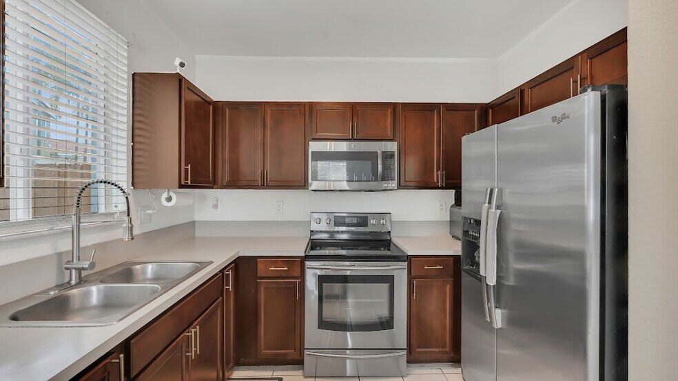 Building Photo - 2342 SE 10th St