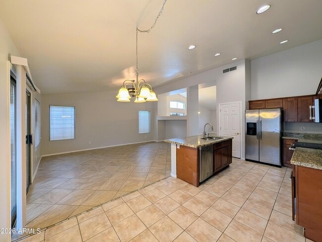 Building Photo - 15748 W Paradise Ln