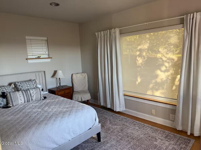 Building Photo - 27 Hill Rd