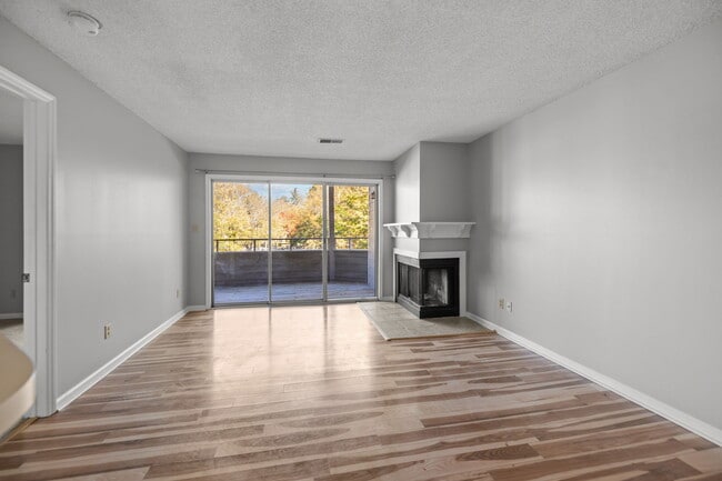 Building Photo - 2505 Stockbridge Dr