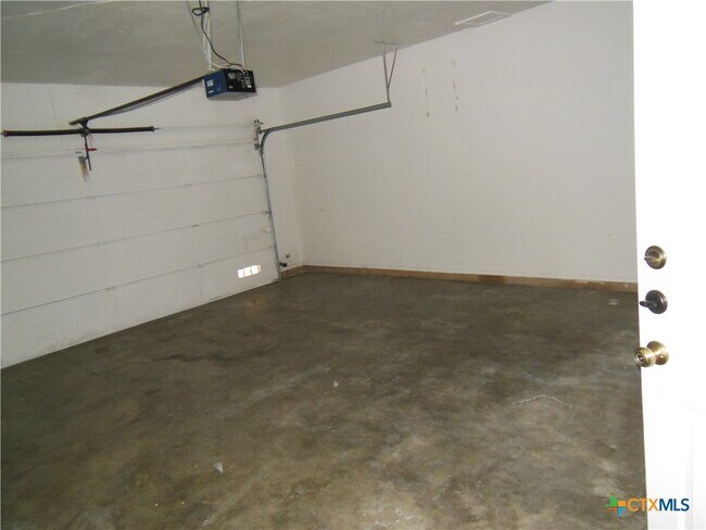 Building Photo - 1641 Kuehler Ave
