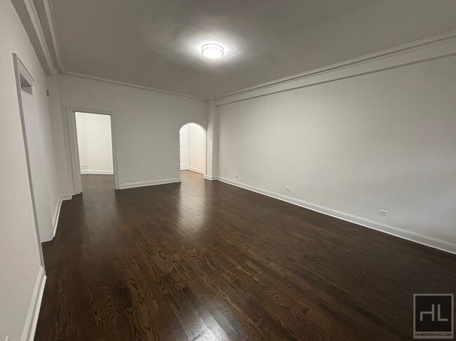 Building Photo - 166 W 72nd St