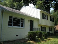 Building Photo - 3006 Clarendon Dr